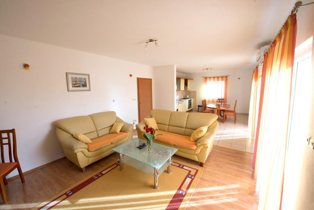 Apartments Meri Trogir Habitación foto