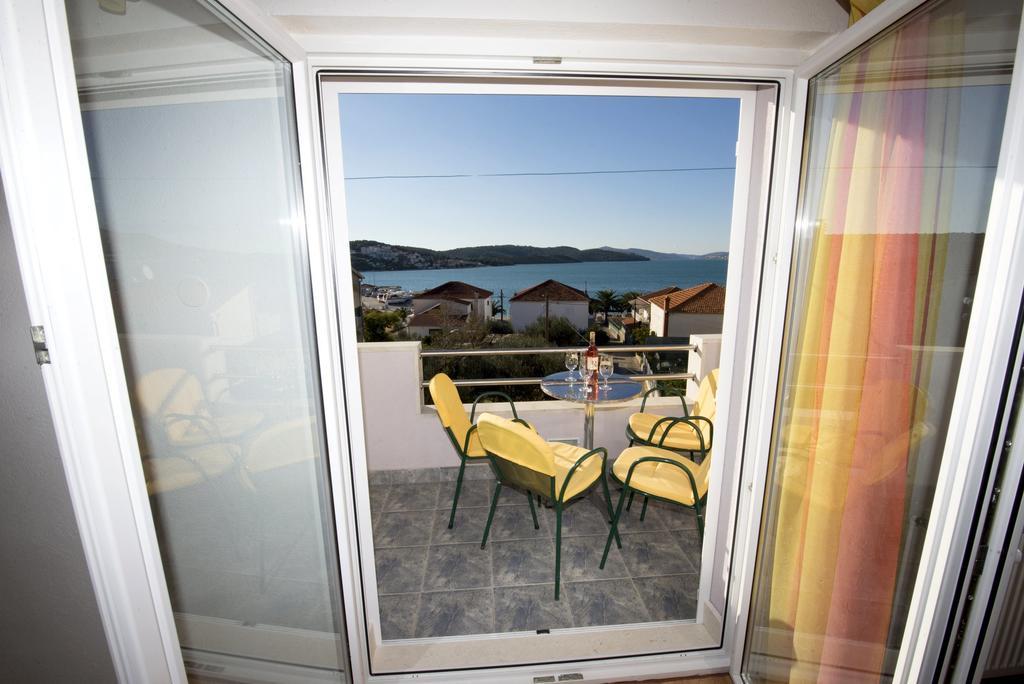 Apartments Meri Trogir Habitación foto