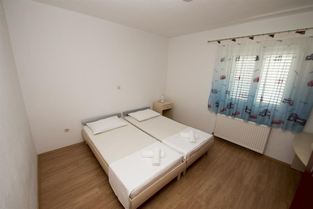 Apartments Meri Trogir Exterior foto
